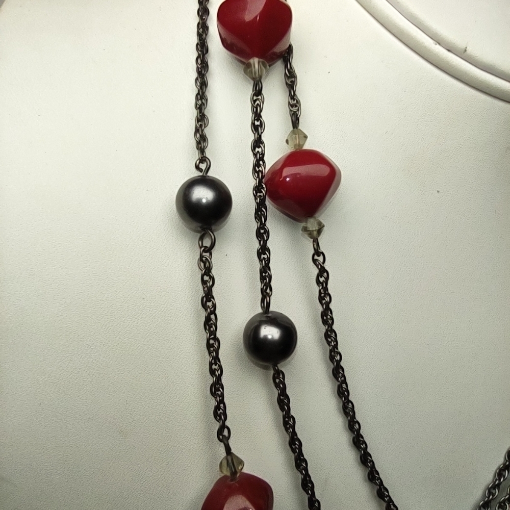👍5 for $20 Triple Layered Red & Black Bead Simple Chain Necklace - Picture 2 of 6